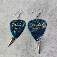Fender ピックピアス　ブルー　Heavy　選べるチャーム　ハンドメイドのサムネイル