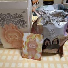 正規品THE MONSTERS Big into Energyラブブ3.0のサムネイル