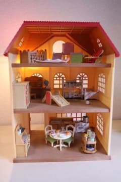 シルバニアファミリー　三階建ての素敵なお家（家具付き）のサムネイル