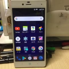SIMフリー5.5インチ スマホ本体 白色 即購入OKのサムネイル