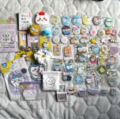 ちいかわ 缶バッジ、キーホルダー等 まとめ売りセット 約65点 - メルカリ