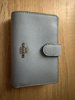 COACH ライトブルー 二つ折り財布のサムネイル