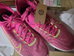 NIKE　この世に1足のカラーのランニングシューズ ピンク×イエローのサムネイル