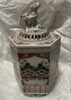 【共箱付】九谷焼 南崖作 六角金彩色絵香炉 つまみ霊獣/牛 吉祥文様 共箱付】九谷焼 南崖作 六角金彩色絵香炉 つまみ霊獣/牛 吉祥文様