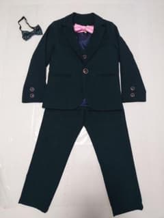美品 男児フォーマルスーツ 深緑 130cm 蝶ネクタイ2種付きのサムネイル