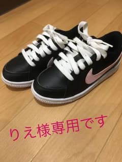 NIKE スニーカーのサムネイル