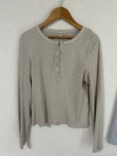 美品 UNIQLO ユニクロ リブヘンリーネックT L ナチュラルのサムネイル