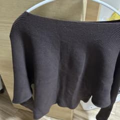 しっとりやわらかボートネックニットトップスのサムネイル