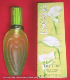 香水「リリー シック」30ml、未使用、緑色蛍光 - メルカリ