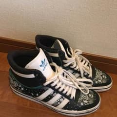 アディダススニーカーのサムネイル