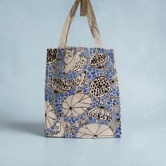 ハンドメイド トートバッグ 蓮と鳥　青ドット　北欧　一点もの　手書きのサムネイル