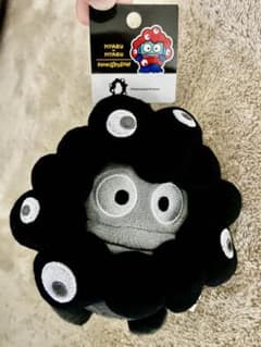 万博 サンリオミャクミャク カラビナ付 ブラック ハンギョドン - メルカリ