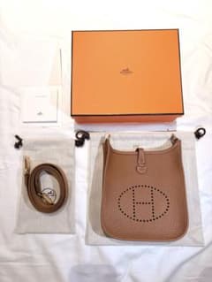 【最終値下】新品未使用 HERMES エルメス ミニエヴリンTPM ゴールド金具のサムネイル