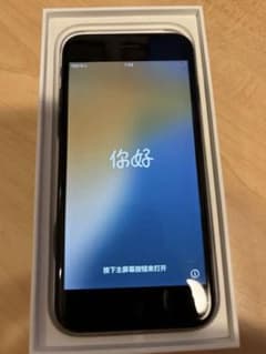 iPhone SE (第3世代) ミッドナイト64GB バッテリー100%のサムネイル