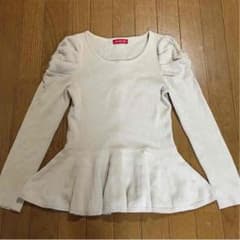 ベージュトップスのサムネイル