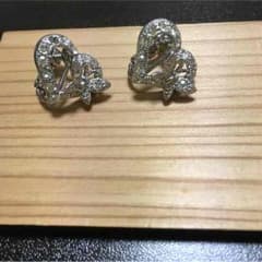ハートとチョウのデザイン イヤリングのサムネイル