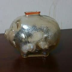 ガラスの豚の貯金箱のサムネイル