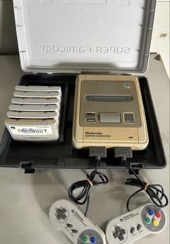 任天堂 スーパーファミコン 本体 コントローラー2個 ソフト6本 ケース付のサムネイル