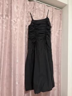 【ZARA】ブラック シャーリングデザイン ロングワンピースのサムネイル