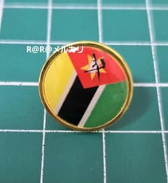 万博　EXPO2025　モザンビーク館　丸大　ピンバッジ　モザンビークパビリオン 万博 モザンビーク館 ピンバッジ 丸 モザンビークパビリオン - メルカリ