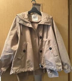 ZARAベージュカーキ　フード付き ジャケットのサムネイル