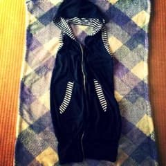 CECIL McBEE フードつきベストのサムネイル