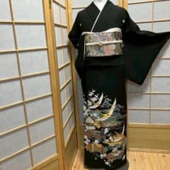 7499］黒留袖 美品 舞鶴地紙花文 比翼付 五つ紋 揚羽蝶 正絹 着物 袷 