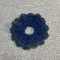 ハンドメイド ニットシュシュ ネイビー ブルー グリーン 編み物のサムネイル