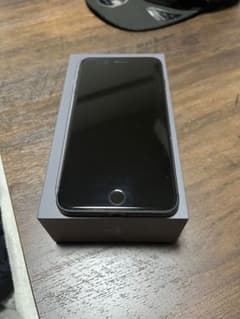 うまさん専用！iPhone8プラス64GB Black SIMフリーのサムネイル