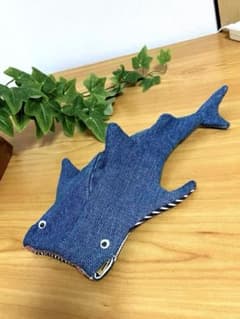 デニム リメイク ジンベエザメ ポーチ 小物入れ - メルカリ
