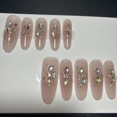 ネイルチップ シアーベージュ ビジュー 華やかMサイズのサムネイル