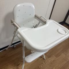 ホワイト ベビーハイチェア 星と月のデザインのサムネイル