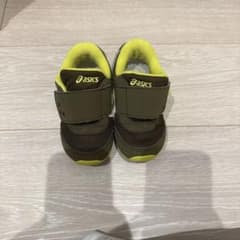 【asics】キッズスニーカー 恐竜デザイン カーキのサムネイル