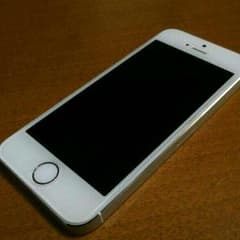 iPhone5s au 16GB シルバー 付属品未使用 ネットワーク制限:○のサムネイル
