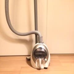 サンヨー SC-E55(S) 紙パック式掃除機 コンパクト クリーナー ☆値下げ☆ Sanyo サンヨー 掃除機 SC-E55 09年製 紙パック式 - メルカリ