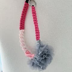 ハンドメイド パラコード スマホストラップ ピンク系のサムネイル