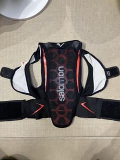 Salomon JMサイズ スキー・スノーボード用　バックプロテクターのサムネイル