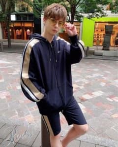 激レア【美品】Radyサイドラインメンズセットアップネイビーゴールドラメのサムネイル