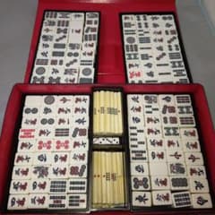 【昭和レトロ】麻雀牌 セット 背黄牌 ユリア樹脂 ※点棒1本欠品のサムネイル