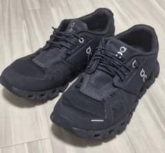 ONブラックスニーカー