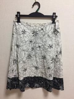 TRANS WORK 刺繍花柄スカート 40のサムネイル