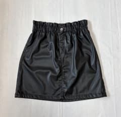 H&M ブラック 合成皮革 タイトスカート Sサイズくらい（未使用）のサムネイル