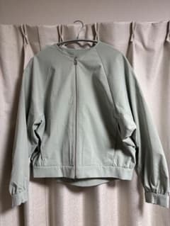 《美品》COMMECAISM レディースブルゾン　アウター　ポッケ付きのサムネイル
