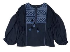 marble sud 黒の刺繍入り6分袖ブラウスのサムネイル