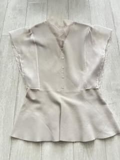 SNIDEL Sustainable シアー ボウタイ ペプラム ニットのサムネイル