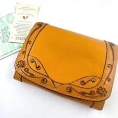 希少✨ダコタ　デイジー　折り財布　レザー　スタッズ　カッティング　フラワー　美品 希少✨ダコタ デイジー 折り財布 レザー スタッズ カッティング