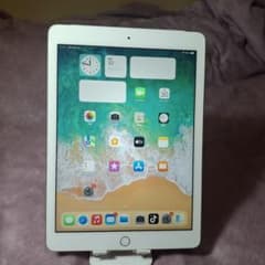 iPad 第5世代 32GB Wi-Fiモデル SIMフリーバッテリー：98％のサムネイル