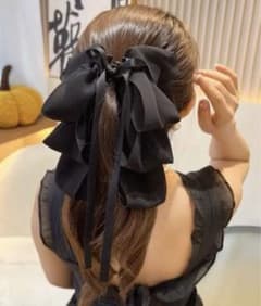 蝶々結びヘアアクセサリー　バレッタ　髪留めのサムネイル