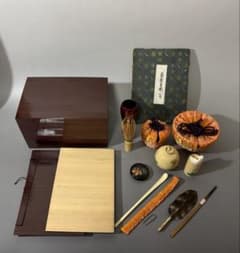 m*i様 茶道具 利休型 茶箱 吉祥紋茶碗(清閑寺) 器据 和敬板 解説書 他 m*i様 茶道具 利休型 茶箱 吉祥紋茶碗(清閑寺) 器据