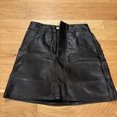 黒 合成皮革 フレアミニスカートのサムネイル
